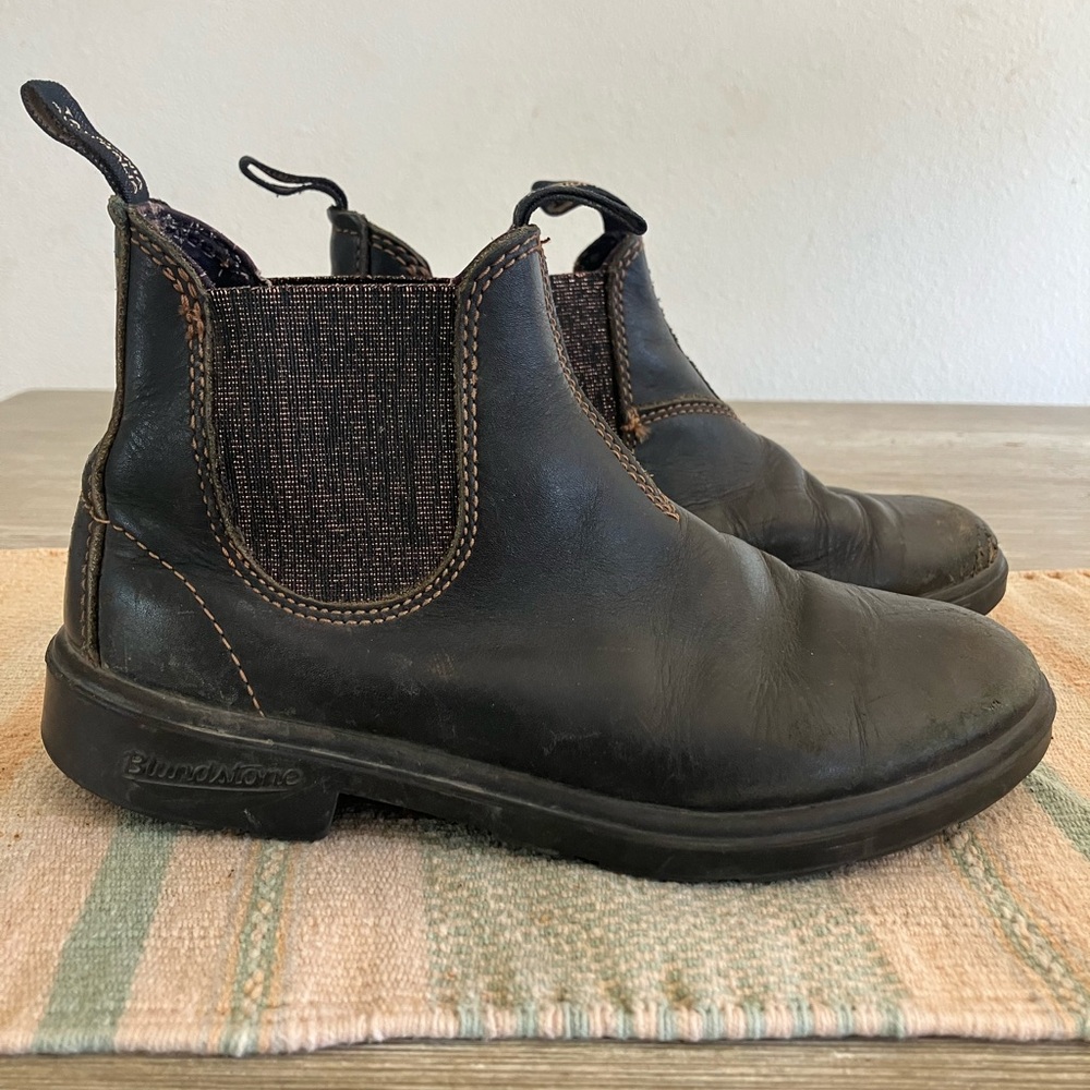 Youth Blundstone Ankle Boots size 3